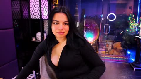 Snapshot of alma_pearl chatting on 11.16.25 Alma online show from 11.16.25