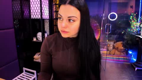 Snapshot of alma_pearl chatting on 11.18.25 Alma online show from 11.18.25