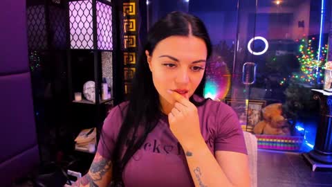 Snapshot of alma_pearl chatting on 11.20.25 Alma online show from 11.20.25