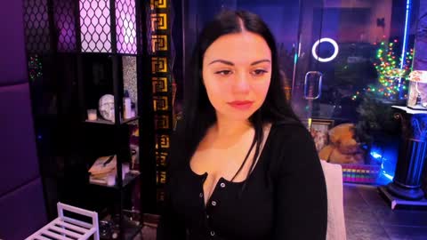 Snapshot of alma_pearl chatting on 11.21.25 Alma online show from 11.21.25