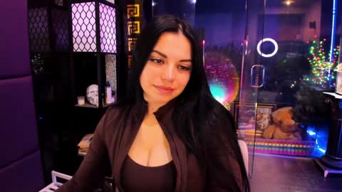 Snapshot of alma_pearl chatting on 11.23.25 Alma online show from 11.23.25