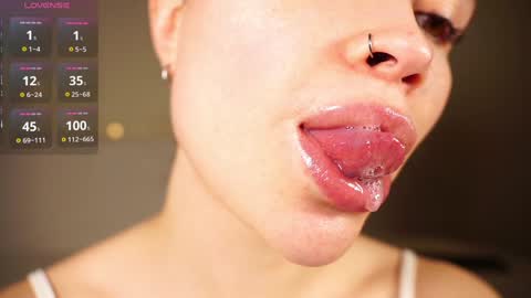 Snapshot of alma_yammy chatting on 12.07.24 Alma online show from 12.07.24