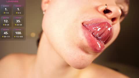 Snapshot of alma_yammy chatting on 12.07.24 Alma online show from 12.07.24