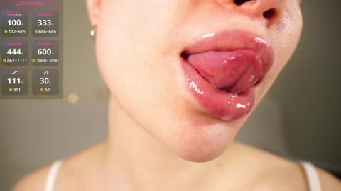 Snapshot of alma_yammy chatting on 12.13.24 Alma online show from 12.13.24