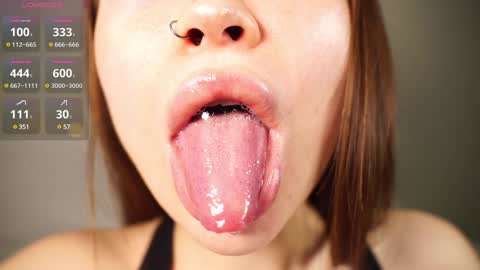 Snapshot of alma_yammy chatting on 12.17.24 Alma online show from 12.17.24