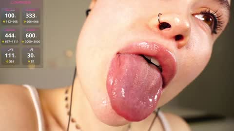 Snapshot of alma_yammy chatting on 12.19.24 Alma online show from 12.19.24