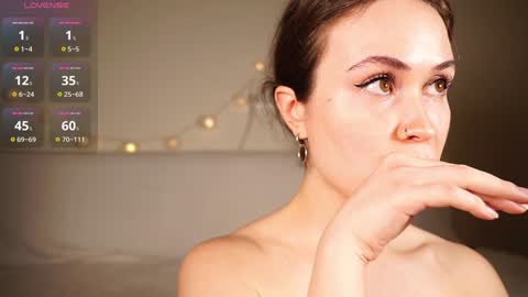 Snapshot of alma_yammy chatting on 12.25.24 Alma online show from 12.25.24