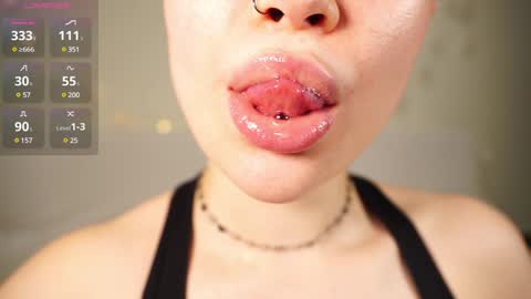 Snapshot of alma_yammy chatting on 12.29.24 Alma online show from 12.29.24