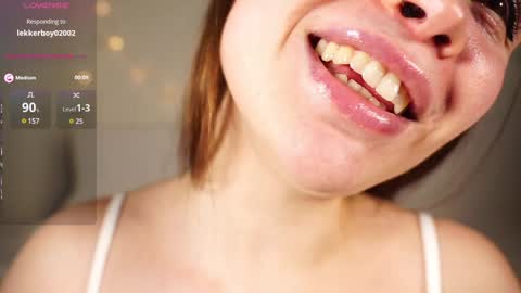 Snapshot of alma_yammy chatting on 12.31.24 Alma online show from 12.31.24