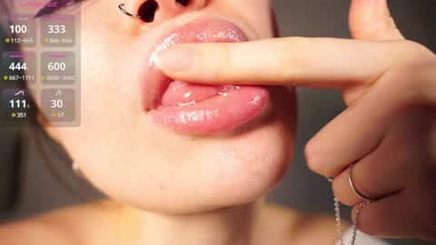 Snapshot of alma_yammy chatting on 01.04.25 Alma online show from 01.04.25