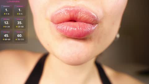 Snapshot of alma_yammy chatting on 01.07.25 Alma online show from 01.07.25