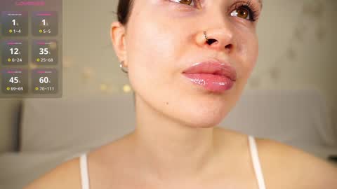 Snapshot of alma_yammy chatting on 01.08.25 Alma online show from 01.08.25