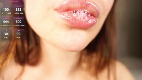 Snapshot of alma_yammy chatting on 01.09.25 Alma online show from 01.09.25