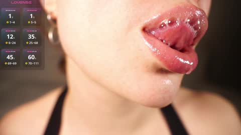 Snapshot of alma_yammy chatting on 01.24.25 Alma online show from 01.24.25