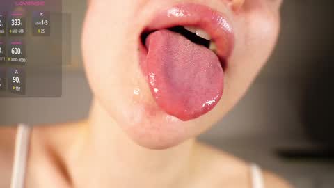 Snapshot of alma_yammy chatting on 01.26.25 Alma online show from 01.26.25