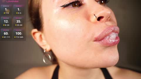 Snapshot of alma_yammy chatting on 02.01.25 Alma online show from 02.01.25