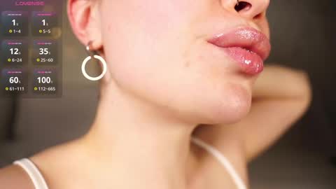 Snapshot of alma_yammy chatting on 02.10.25 Alma online show from 02.10.25