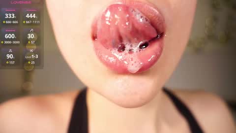 Snapshot of alma_yammy chatting on 03.01.25 Alma online show from 03.01.25