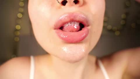 Snapshot of alma_yammy chatting on 03.02.25 Alma online show from 03.02.25