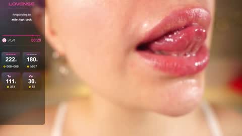 Snapshot of alma_yammy chatting on 09.08.25 Alma online show from 09.08.25