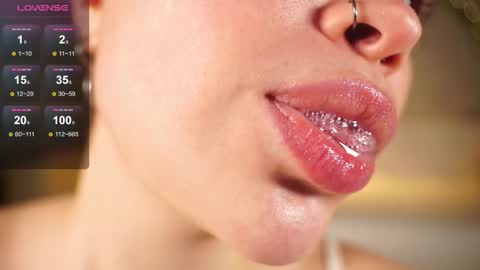 Snapshot of alma_yammy chatting on 09.17.25 Alma online show from 09.17.25