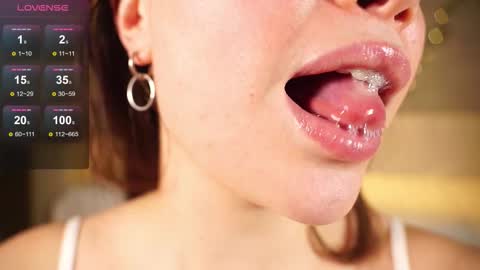 Snapshot of alma_yammy chatting on 10.07.25 Alma online show from 10.07.25