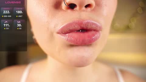 Snapshot of alma_yammy chatting on 10.16.25 Alma online show from 10.16.25