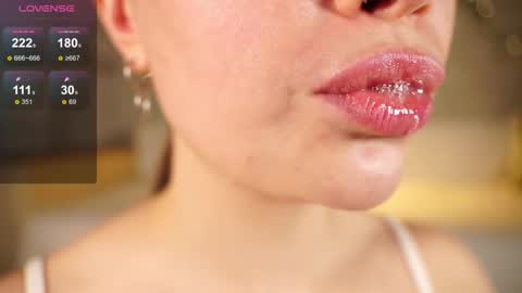 Snapshot of alma_yammy chatting on 10.20.25 Alma online show from 10.20.25