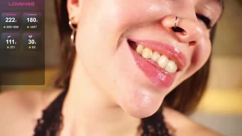 Snapshot of alma_yammy chatting on 10.23.25 Alma online show from 10.23.25