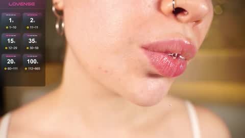 Snapshot of alma_yammy chatting on 10.27.25 Alma online show from 10.27.25