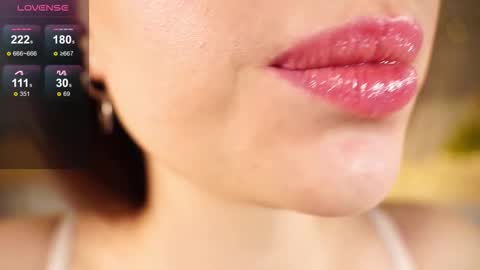 Snapshot of alma_yammy chatting on 11.05.25 Alma online show from 11.05.25