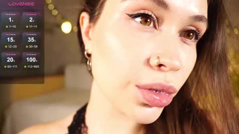 Snapshot of alma_yammy chatting on 11.07.25 Alma online show from 11.07.25