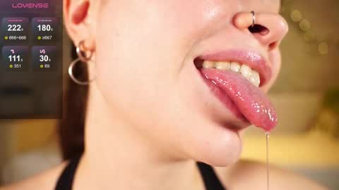 Snapshot of alma_yammy chatting on 11.12.25 Alma online show from 11.12.25