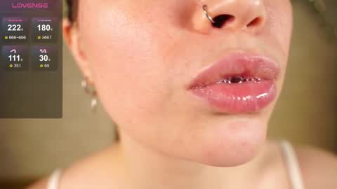 Snapshot of alma_yammy chatting on 11.20.25 Alma online show from 11.20.25