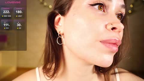 Snapshot of alma_yammy chatting on 11.21.25 Alma online show from 11.21.25