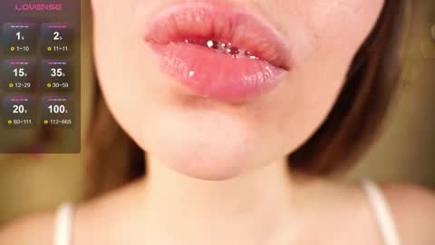 Snapshot of alma_yammy chatting on 11.28.25 Alma online show from 11.28.25