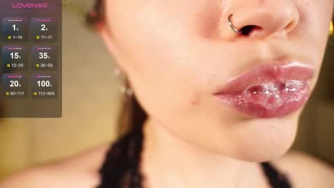 Snapshot of alma_yammy chatting on 12.03.25 Alma online show from 12.03.25