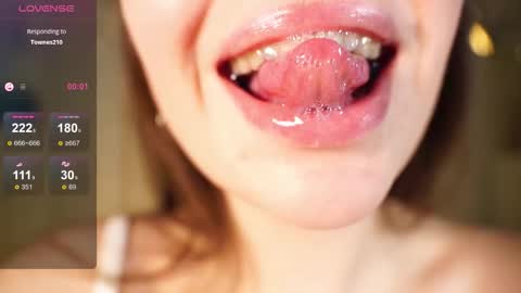 Snapshot of alma_yammy chatting on 12.14.25 Alma online show from 12.14.25