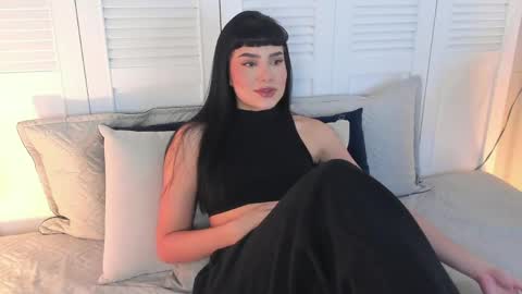 Mia online show from 05.04.26