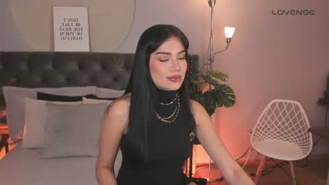 Snapshot of almablaze chatting on 06.18.26 Mia online show from 06.18.26