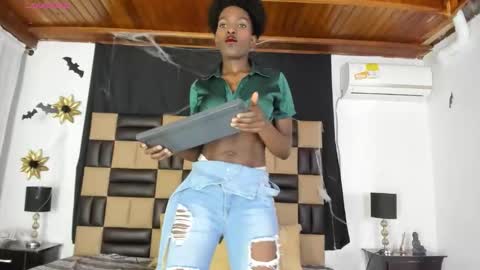 Snapshot of almasaennz chatting on 11.03.25 online show from 11.03.25