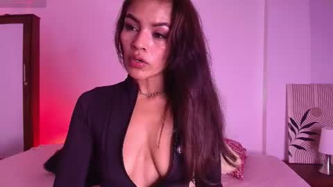 Snapshot of almavoss chatting on 07.24.26 Alma Voss online show from 07.24.26