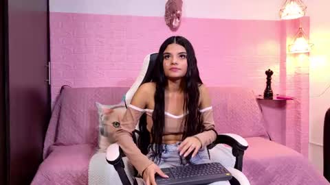 Almendra Monet online show from 07.26.26