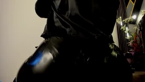 Snapshot of almma_ chatting on 02.12.25 ALMMA online show from 02.12.25