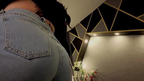 Snapshot of almma_ chatting on 09.23.25 ALMMA online show from 09.23.25