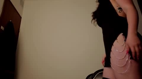 Snapshot of almma_ chatting on 10.08.25 ALMMA online show from 10.08.25