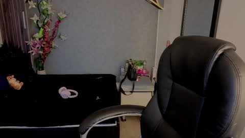 Snapshot of almma_ chatting on 10.22.25 ALMMA online show from 10.22.25