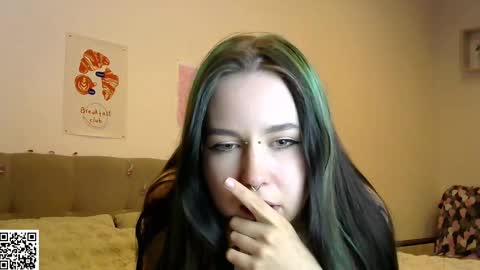 Snapshot of almmilk chatting on 09.18.25 Lina online show from 09.18.25