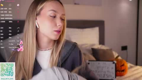 Lia online show from 10.17.25