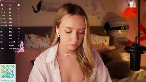 Lia online show from 10.27.25